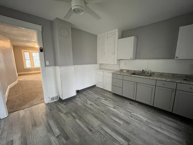 Building Photo - 1157 Ashland Ave