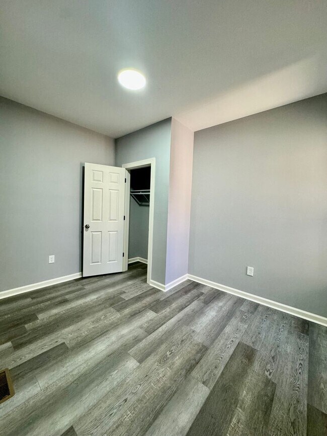 Foto del edificio - Anika Homes 3 Bedroom