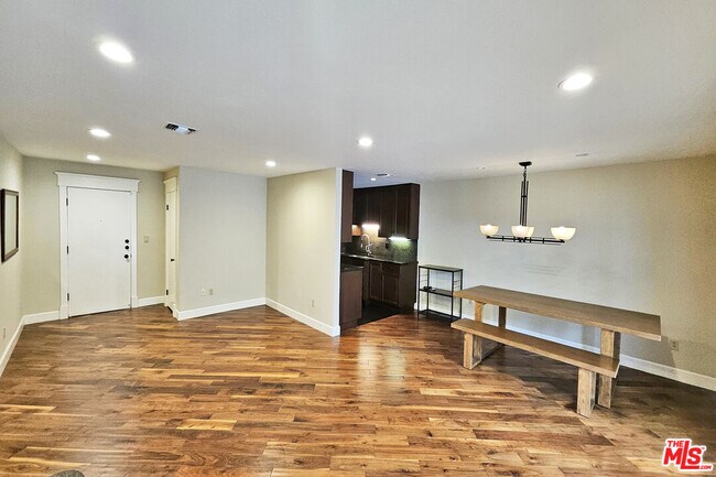 Building Photo - 382 E California Blvd