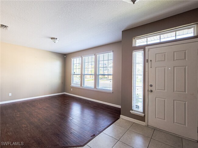 Foto del edificio - 483 Ryker Way