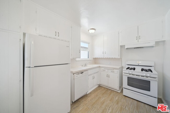 Building Photo - 5301 Vantage Ave