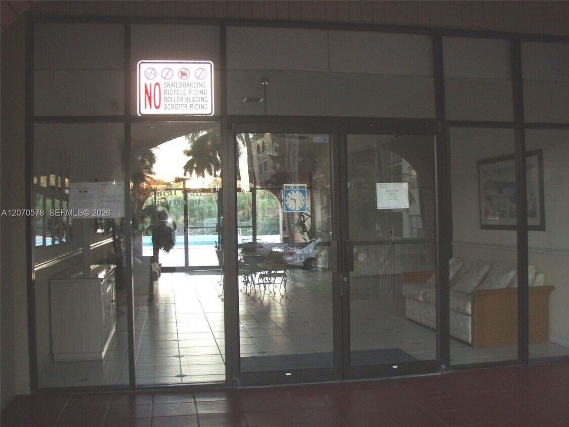 Foto del edificio - 6980 NW 186th St