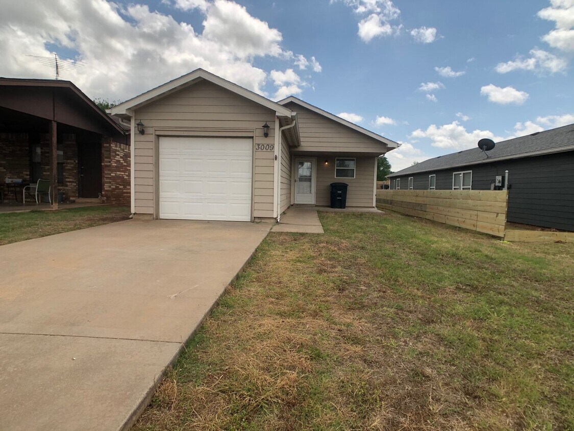 Primary Photo - 3009 Forestridge Dr.