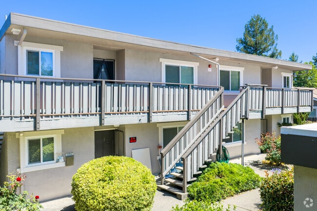 Building Photo - Fairway Arms Apartments
