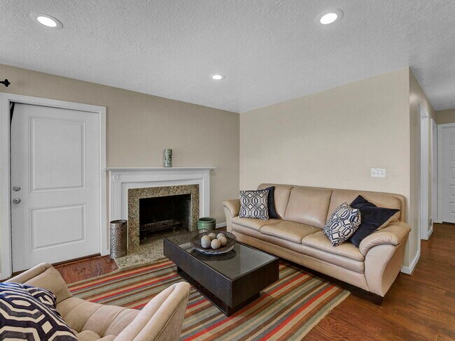 Foto del edificio - 1249 E Harrison Ave