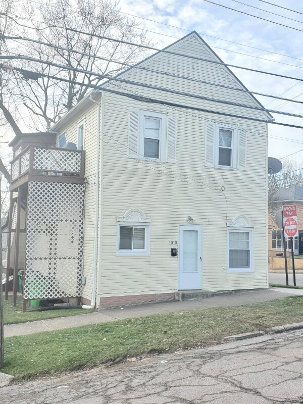 Building Photo - 1010 W Tuscarawas Ave