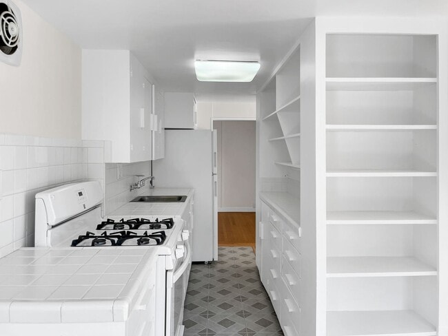 Building Photo - Studio, 1 bath House - 62 Lower Crescent Ave