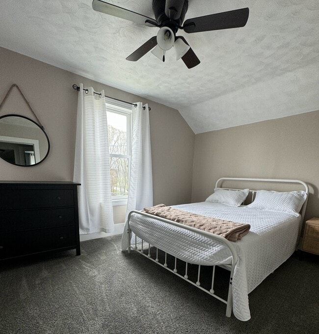 Foto del edificio - 3920 E Church St