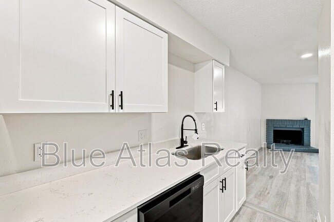 Building Photo - 8108 Foxfire Ln
