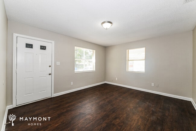 Foto del edificio - 6037 Green Hill Ln