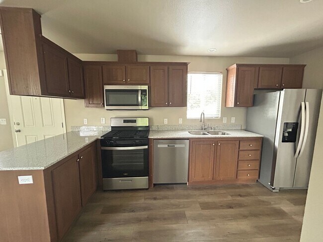 Foto del edificio - Available now! 2 bed/2 bath Close to Downtown Lodi
