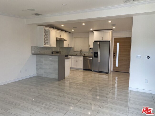 Foto del edificio - 11162 Tamarack Ave