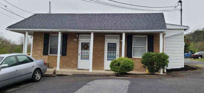 Front entrance - 1 Center St