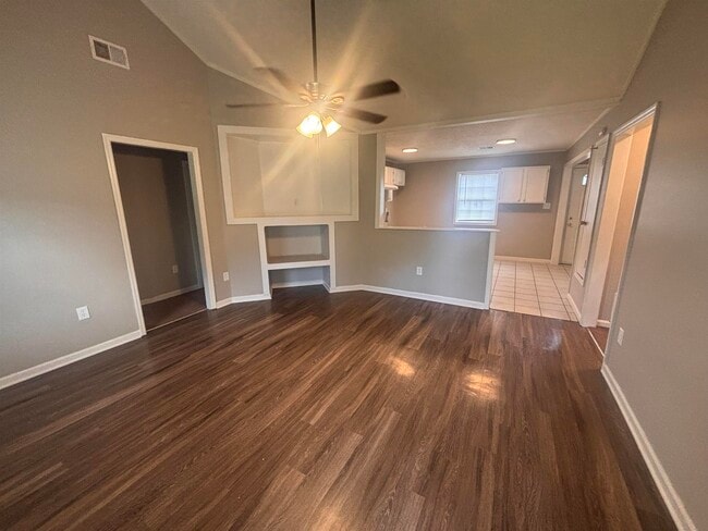 Building Photo - 4701 Lindawood Ln