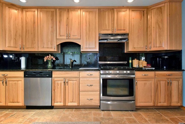 Building Photo - 31 Copperbeech Rd