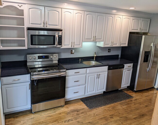 Kitchen - 1968 Winterport Cluster