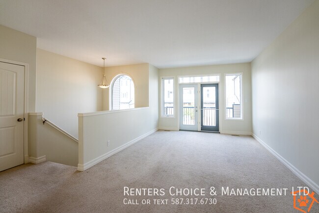 Building Photo - Pet Friendly, 3 Bedroom Townhouse With  As...