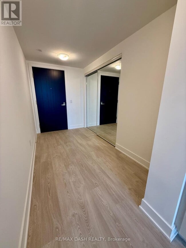 Photo du bâtiment - 2545-2545 Simcoe St N