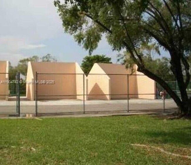 Foto del edificio - 8760 SW 133rd Avenue Rd