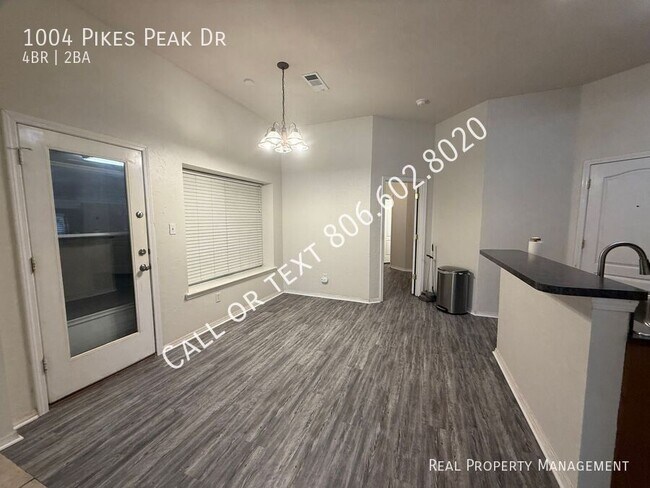 Building Photo - 1004 Pikes Peak Dr