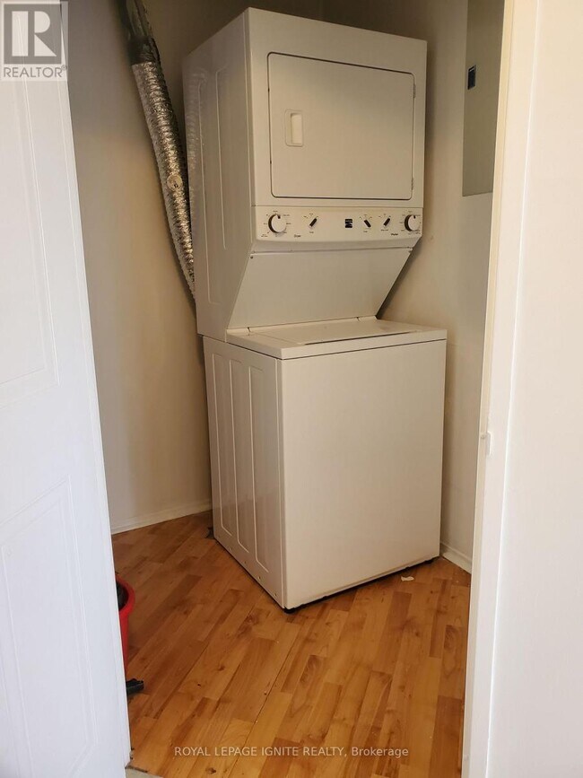Photo du bâtiment - 11753 Sheppard Ave E