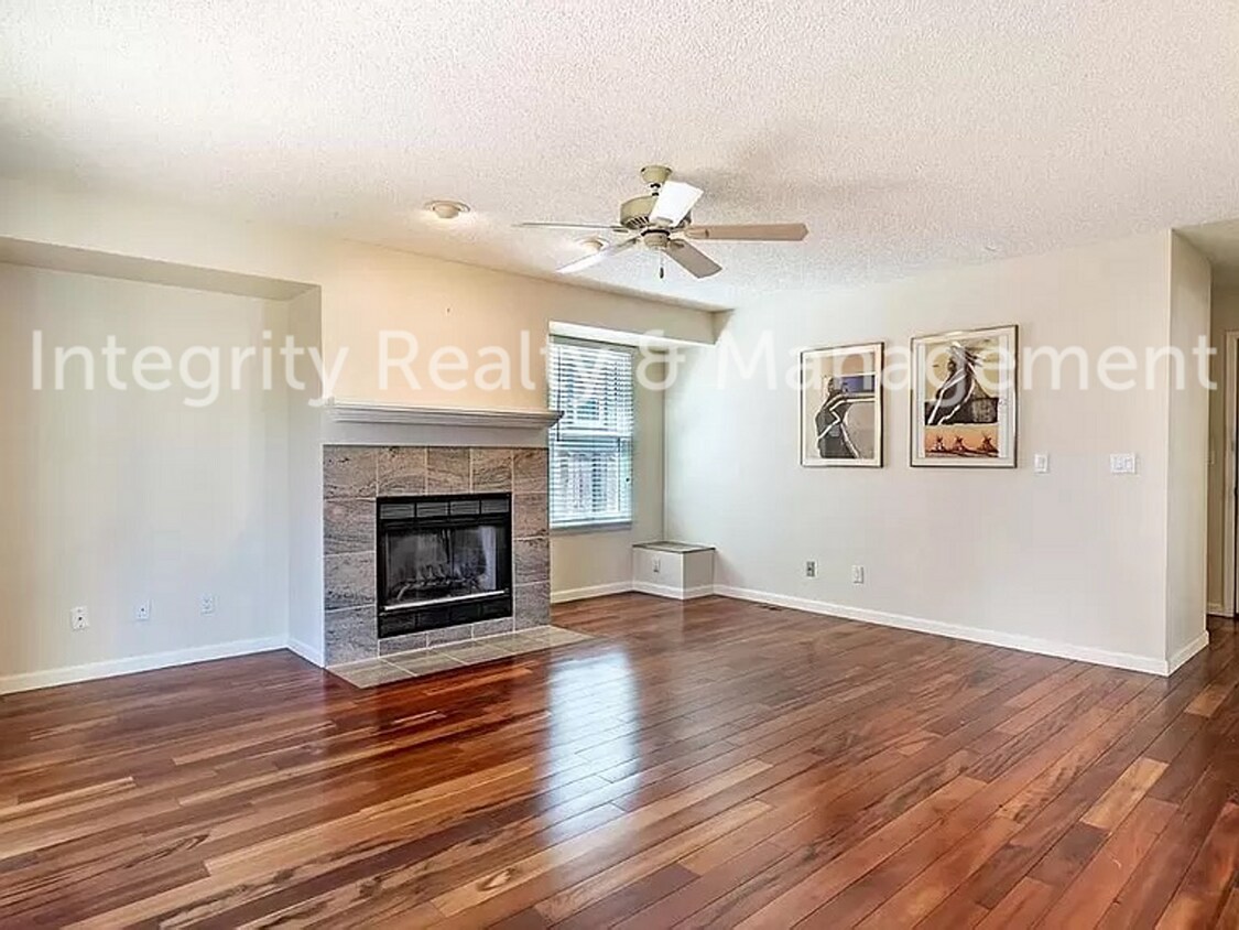Foto principal - 3 Bed/3 Bath, 2,759 Sqft -9614 Pinebrook S...