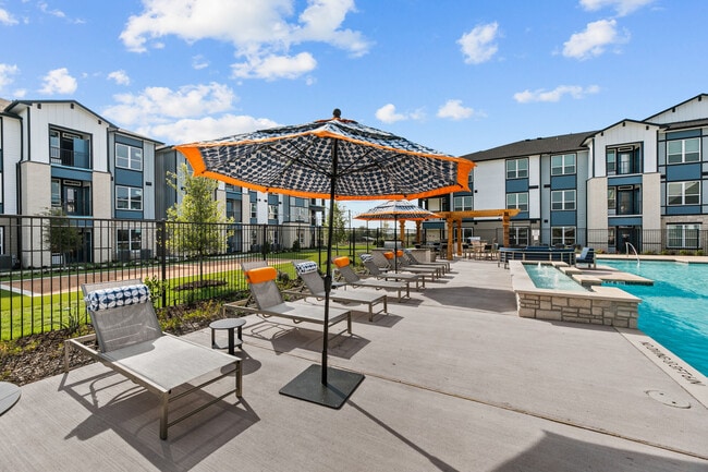 Building Photo - The Summit At Walnut Creek