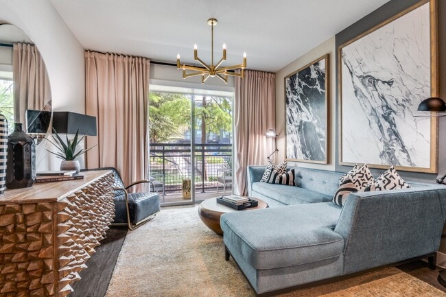 Building Photo - LTD West Commerce