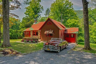 Valhalla Highlands Apartments for Rent with a Swimming Pool - Cold ...