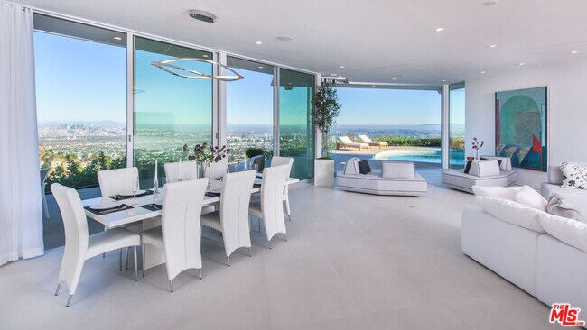 Foto del edificio - 1542 Blue Jay Way