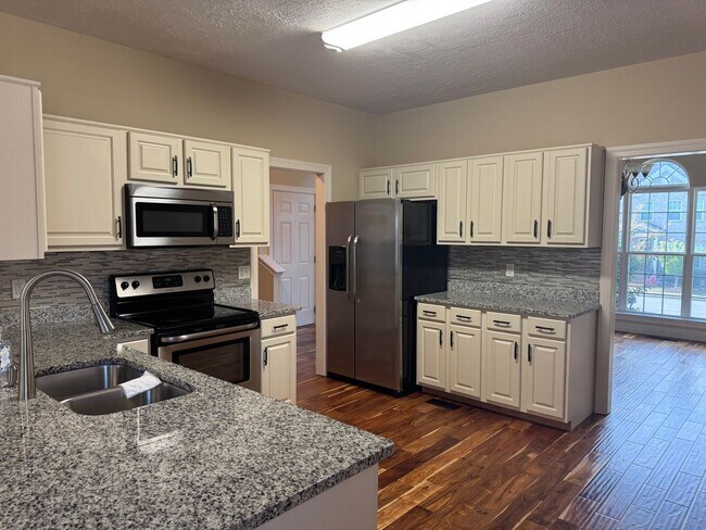 Foto del edificio - Great 4BR home near Brentwood