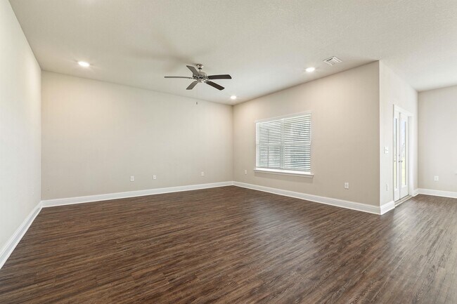 Foto del edificio - 9376 Swan Point Rd