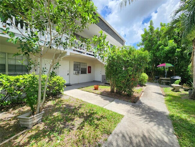 Building Photo - 5240 SW 90th Way