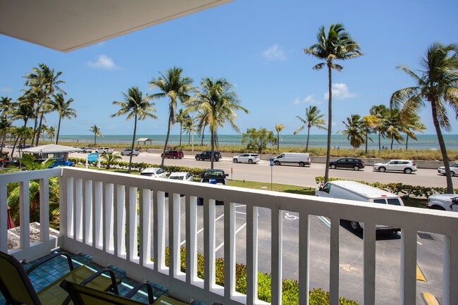Building Photo - Oceanview condo available NOW until Novemb...