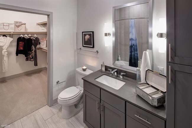 Foto del edificio - 1 br, 1 bath Apartment - 218 Travis St 431