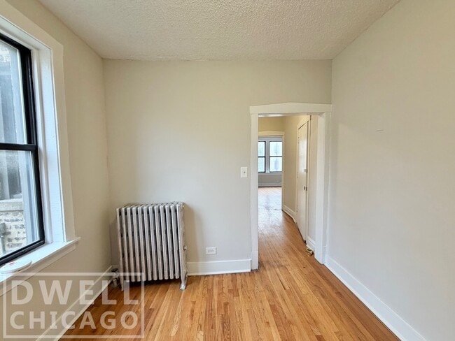 Foto del edificio - 1544 N Kedzie Ave