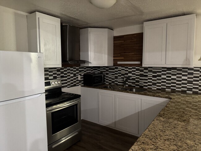 Foto del edificio - 3712 W 22nd Plaza
