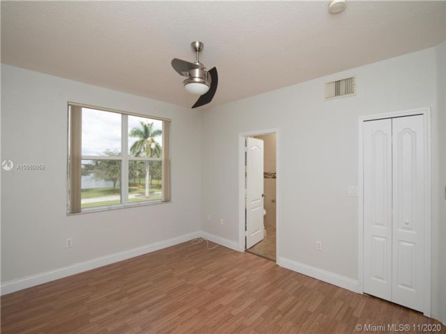 Foto del edificio - 13585 NW 9th Ct