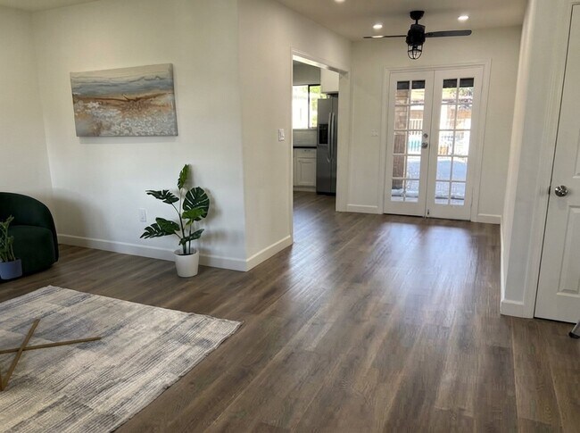 Foto del edificio - 8243 Heather Ave
