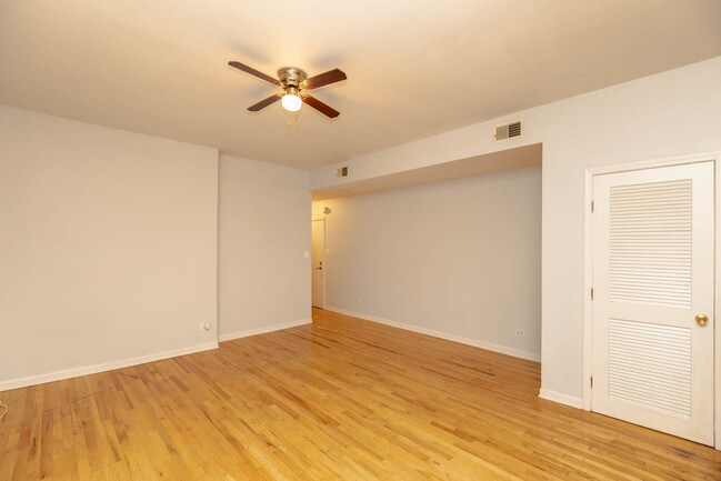 Building Photo - 931 W Leland Ave