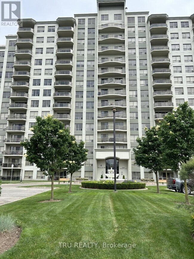 Photo du bâtiment - 1030 Coronation Dr