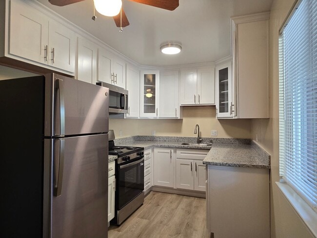 Building Photo - 844 Maryann Dr
