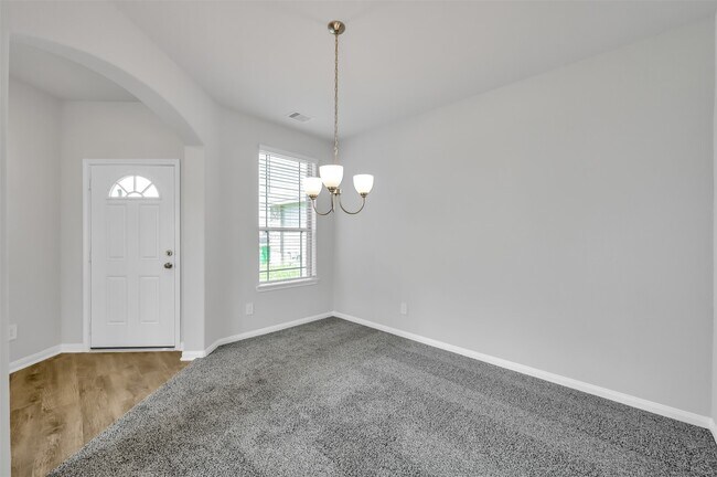 Building Photo - 16609 Merry Pines Dr