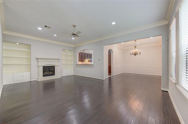 Building Photo - 11623 Royal Oaks Crossing