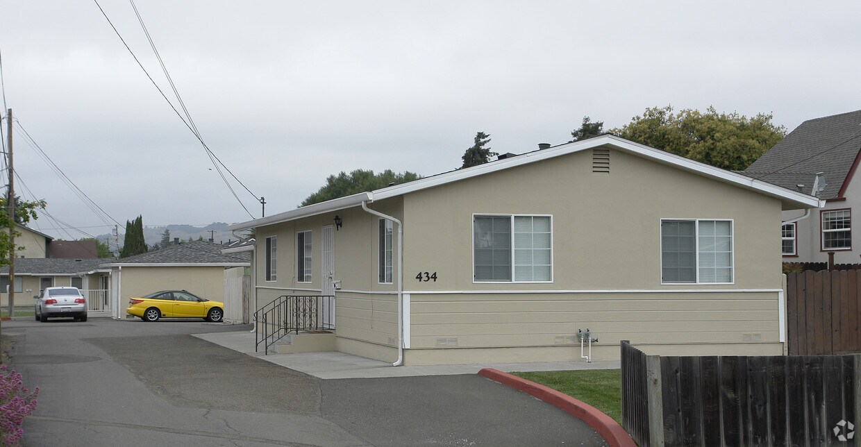 Primary Photo - 414 Grove Way