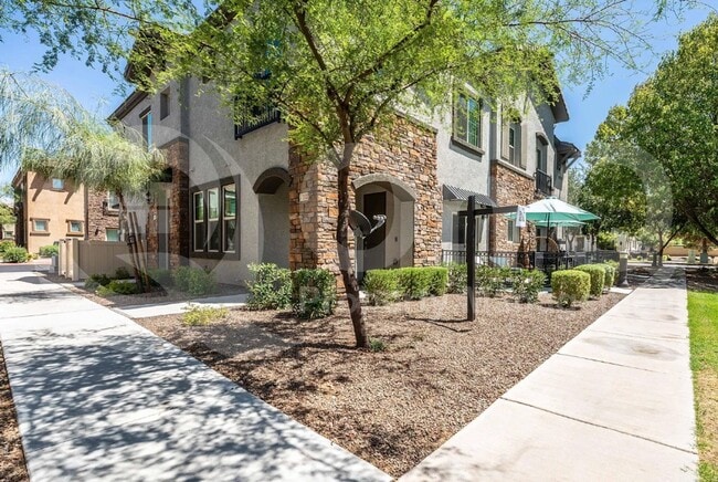 Building Photo - 2750 S Voyager Dr