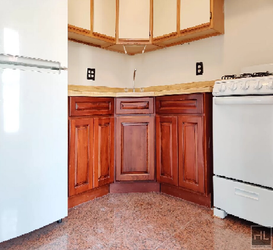 Foto del edificio - Sun-Filled 3BR in the Heart of the East Village | W/D in Unit