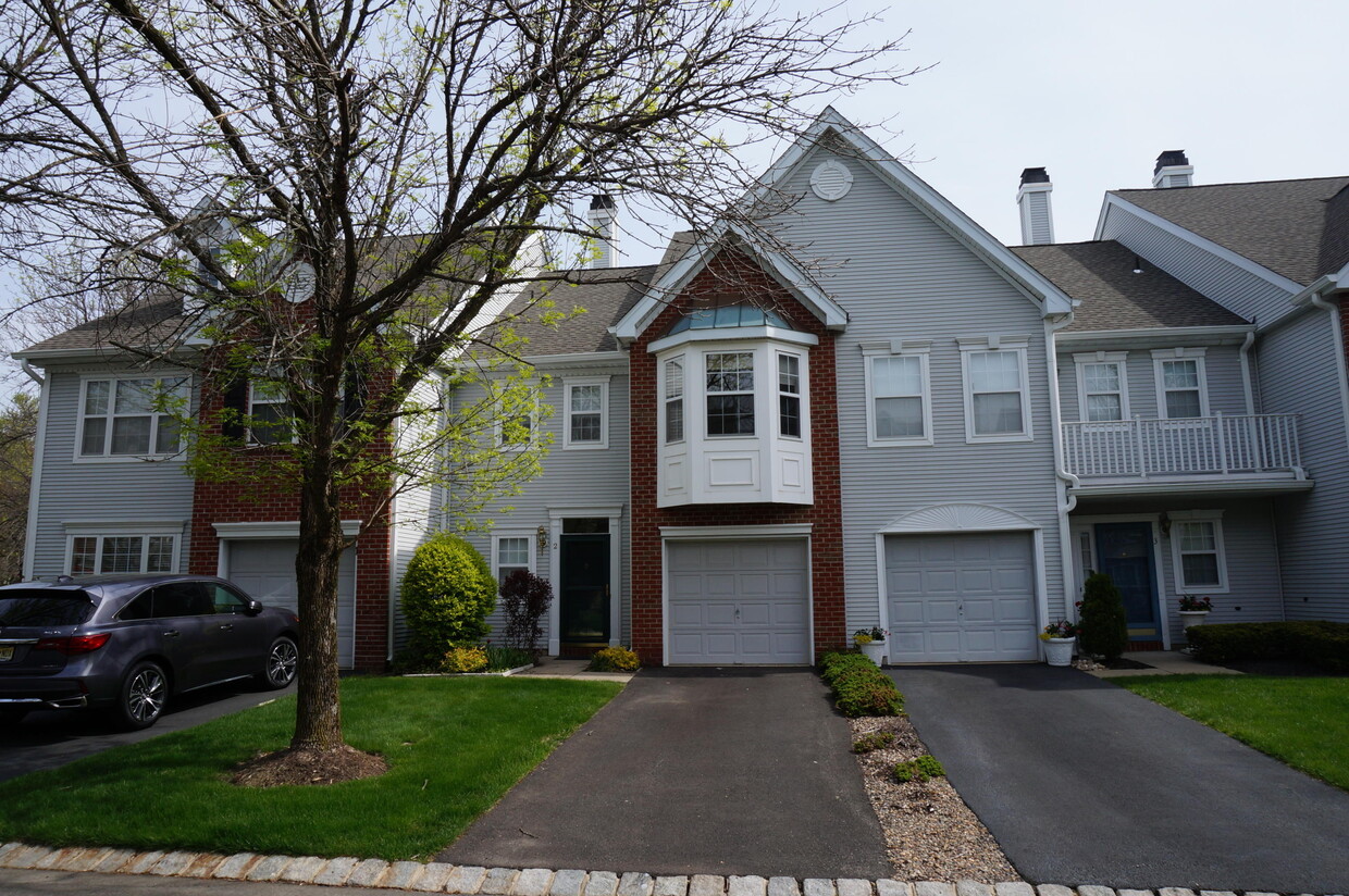 2 Oxford Rd, Holmdel, NJ 07733 Condo for Rent in Holmdel, NJ