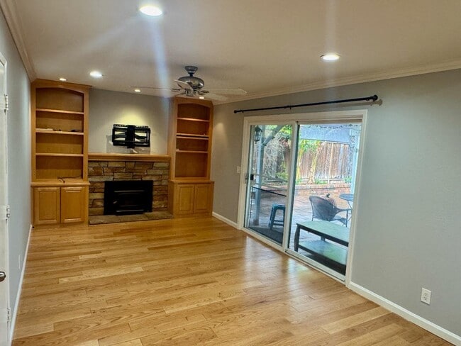 Foto del edificio - 5846 Pontiac Dr