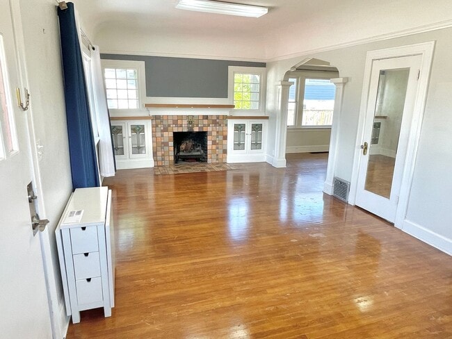 Building Photo - Rose City Park 2 bed, 2 bath with classic ...